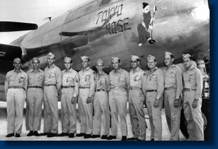 B-29 Tokyo Rose and her crew members in WW2